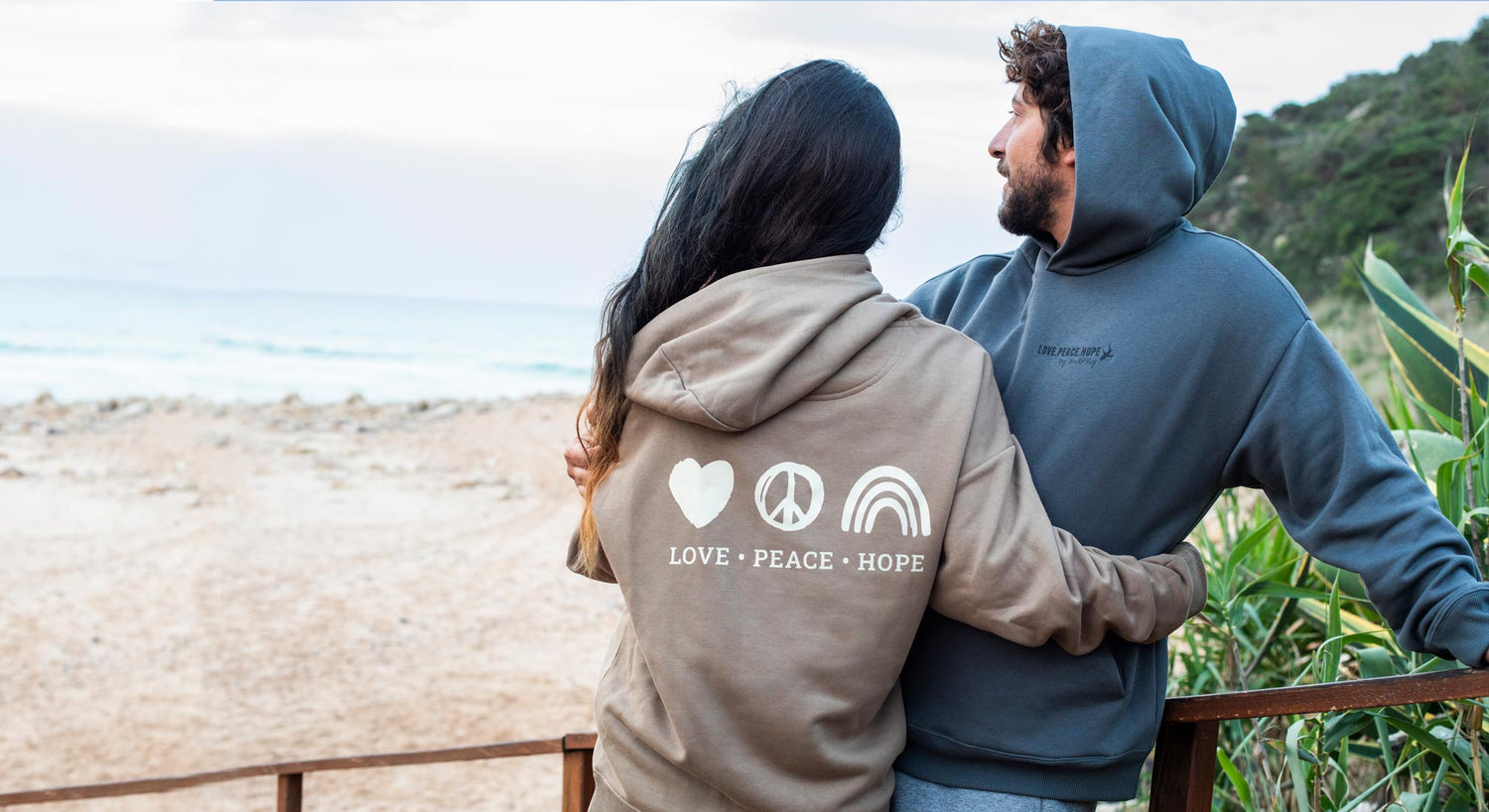 Zurfday Unisex Hoodie Love Peace Hope in braun und grau