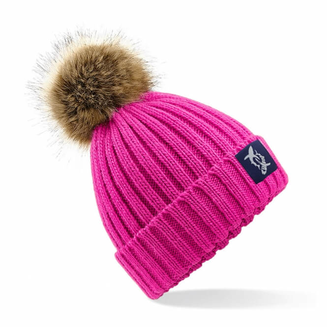 Bommel Beanie in Pink mit abnehmbarer Bommel aus Kunstfell.