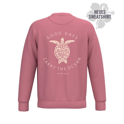 Detail des großen Schildkröten-Motivs mit maritimen Symbolen auf dem Rücken des Carry the Ocean Sweaters.
