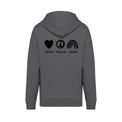 Rückansicht mit Love Peace Hope Print auf grauem Hoodie